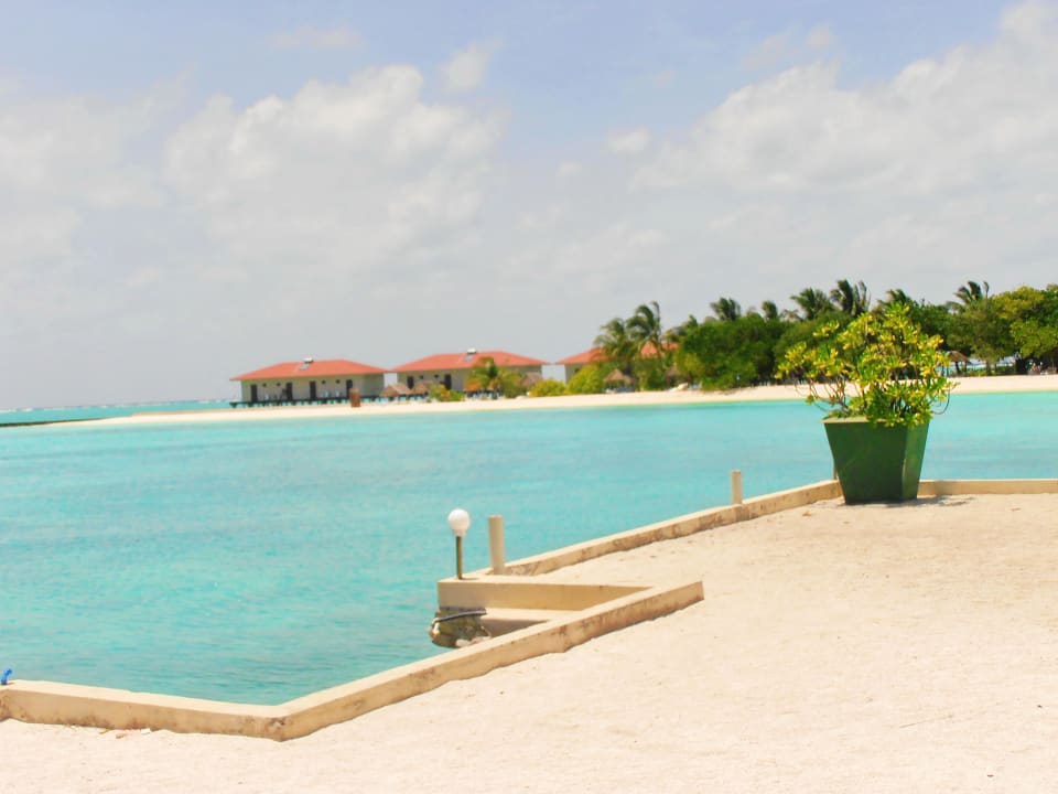 Vom Steg aus gesehen Summer Island Maldives