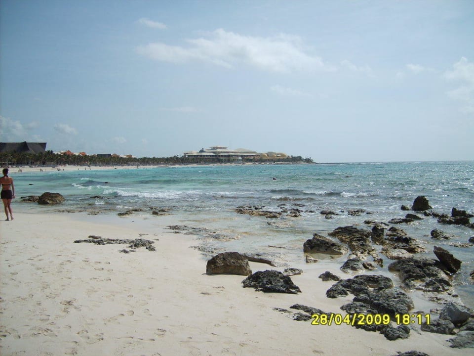 Abseits des Hotelstrandes Blick auf Hotelanlage Barceló Maya Beach