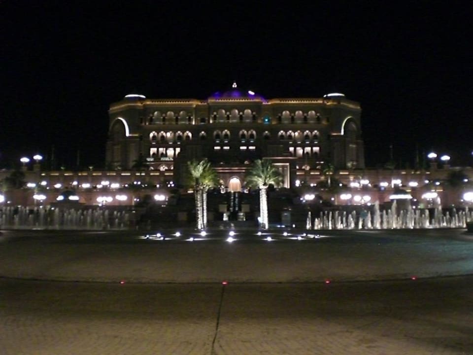 Bei Nacht Emirates Palace Mandarin Oriental