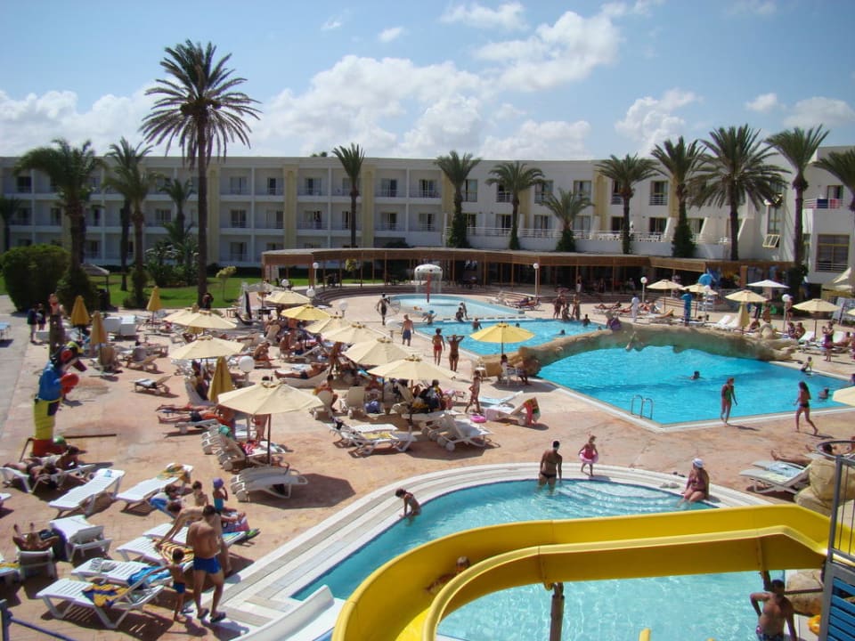 Hotel & baseny Ruspina Beach Resort