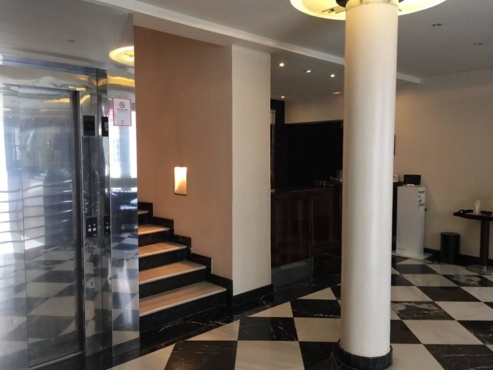 Rezeption Room Mate Larios