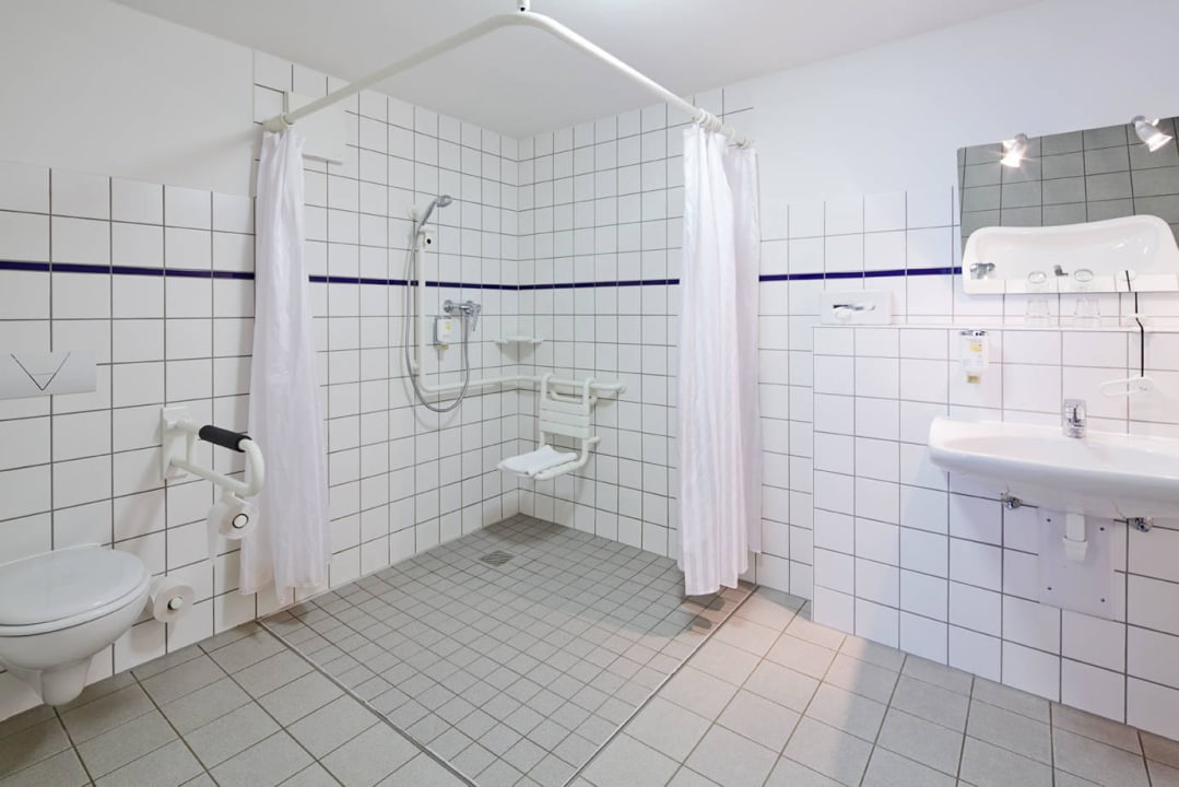 Bad Rollstuhlzimmer Hotel FIT Freizeit-Integration-Tagung