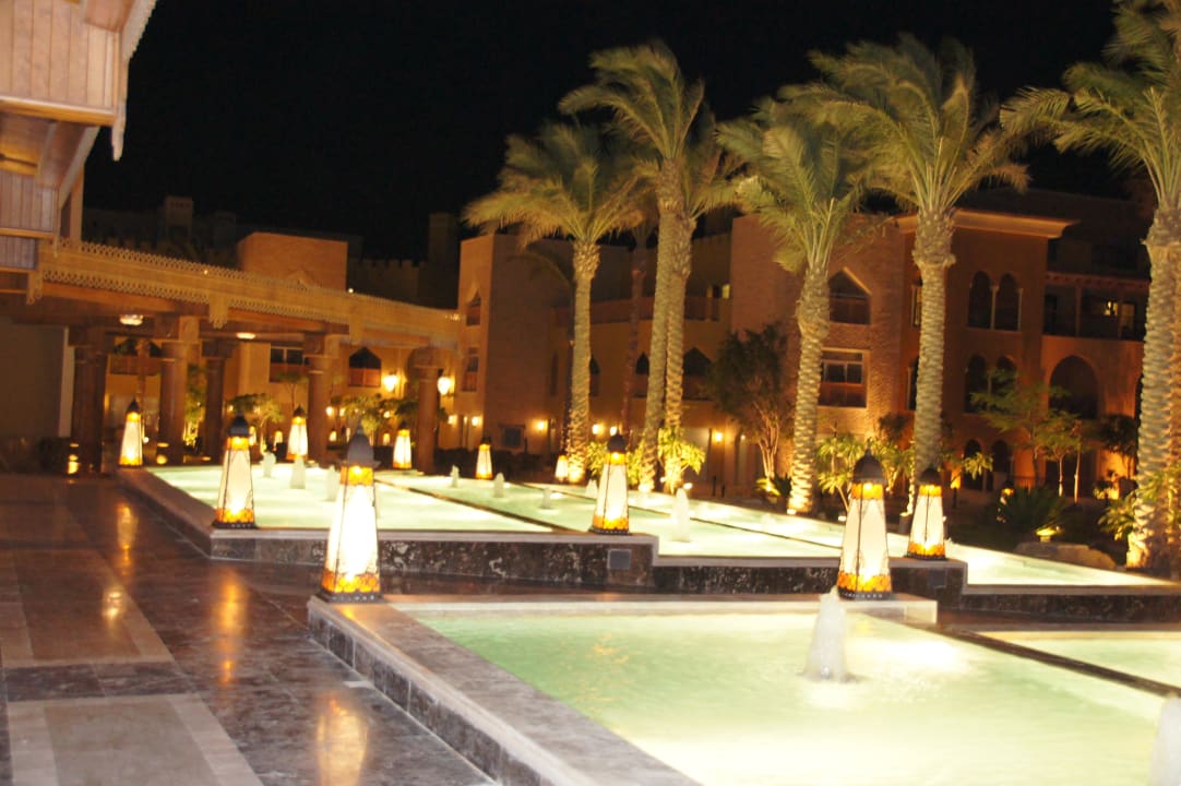 Vor dem Hoteleingang Makadi Spa - Adults only