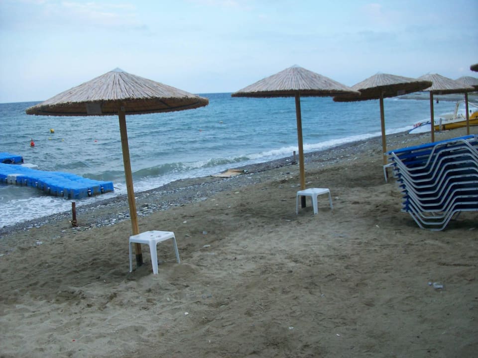 Strand bei Regen und Sturm alltoura Club Hotel Poseidon Palace