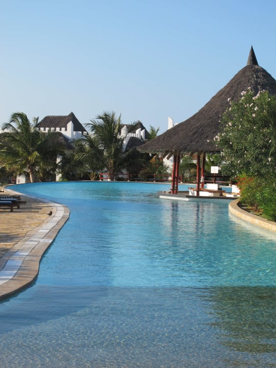 Ein Pool von vielen... Royal Zanzibar Beach Resort