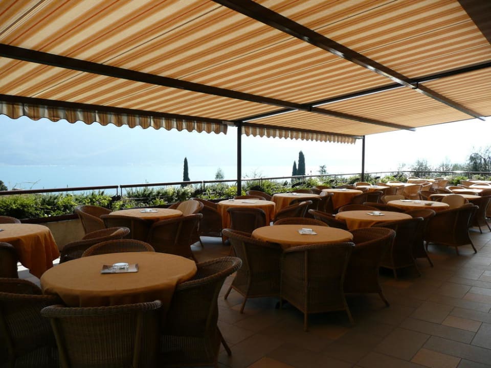 Panoramaterrasse mit Blick auf den See Hotel Ilma