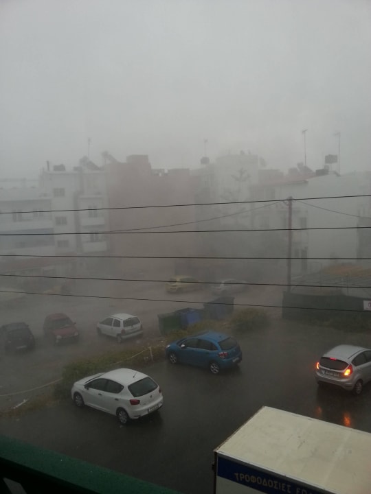 Der Ausblick direkt über der Lobby  Heronissos Hotel