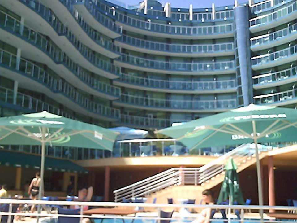 Innenhof Hotel Grand Primorsko Beach