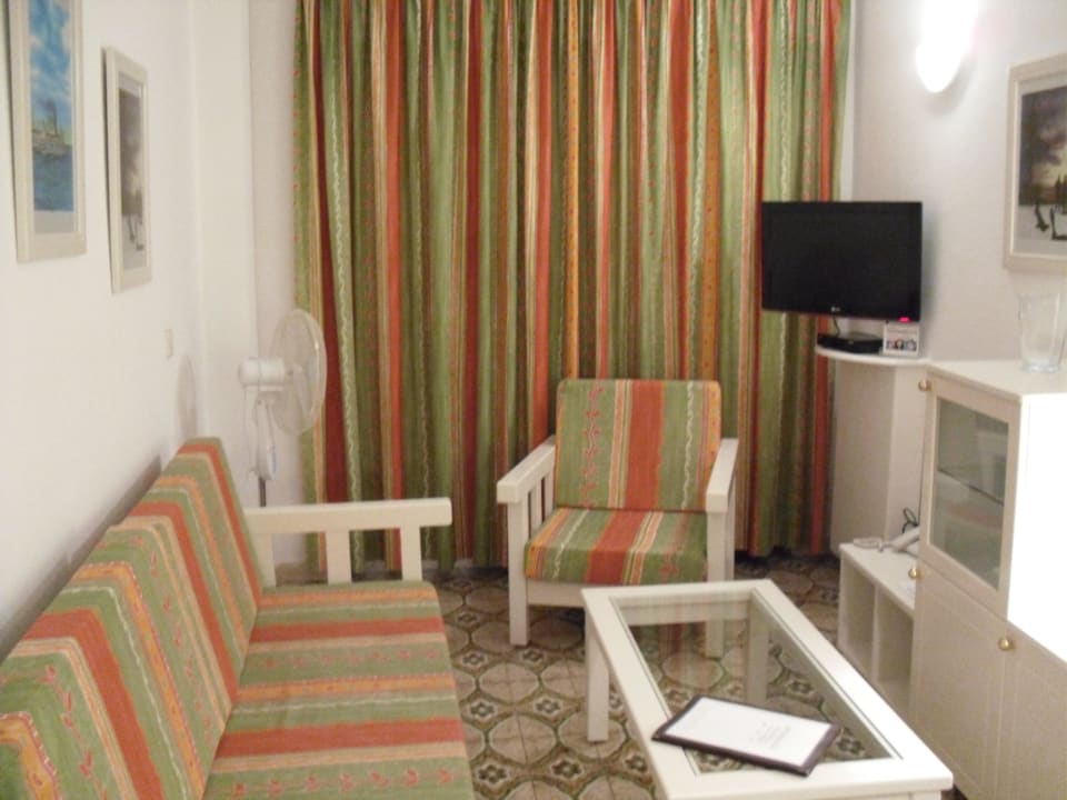 Wohnbereich mit TV  Maritim Playa