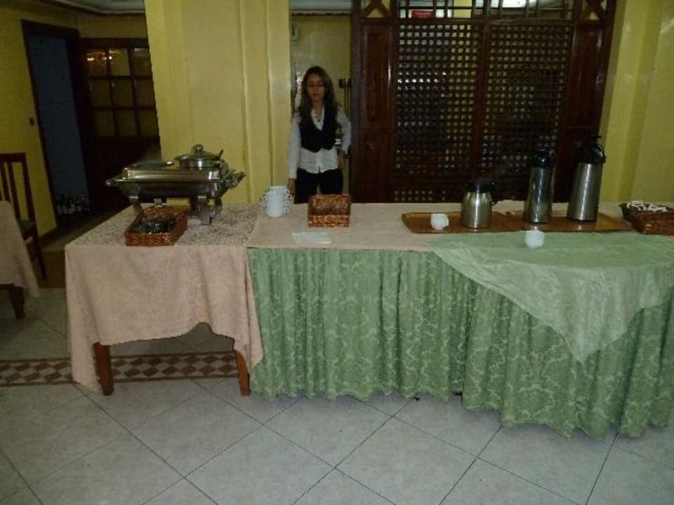 Leeres Buffet Hotel Bouregreg