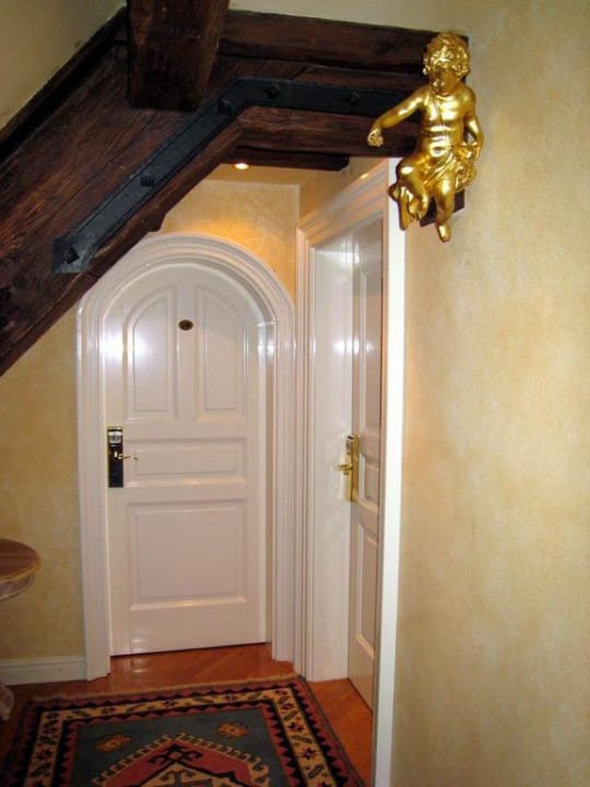 Corridor to the rooms Residence Hotel Alchymist