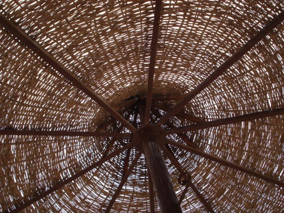 Sonnenschutz am Strand Giftun Azur Resort