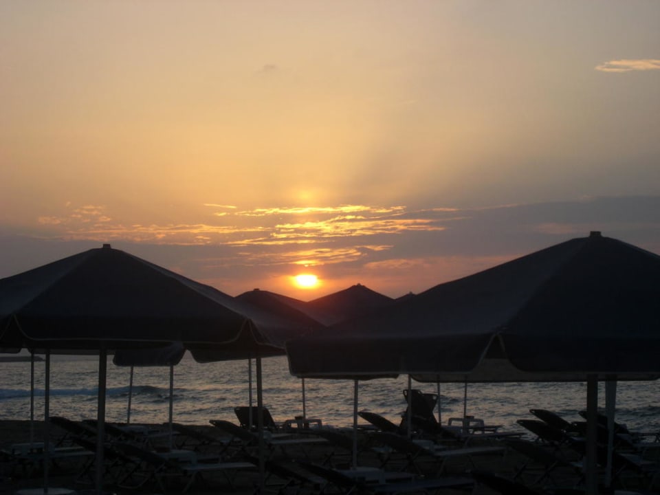 Sonnenuntergang vor dem Hotel Pearl Beach