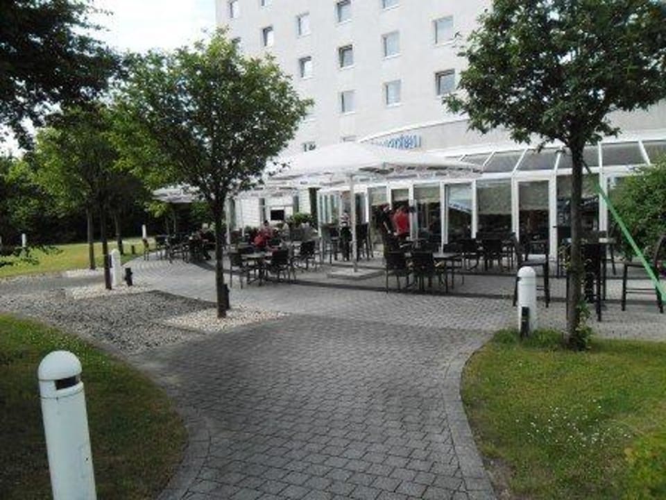 Die Terrasse & der Wintergarten Globana Airport Hotel