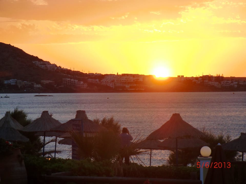 Sonnenuntergang Alexander Beach Hotel & Village Resort