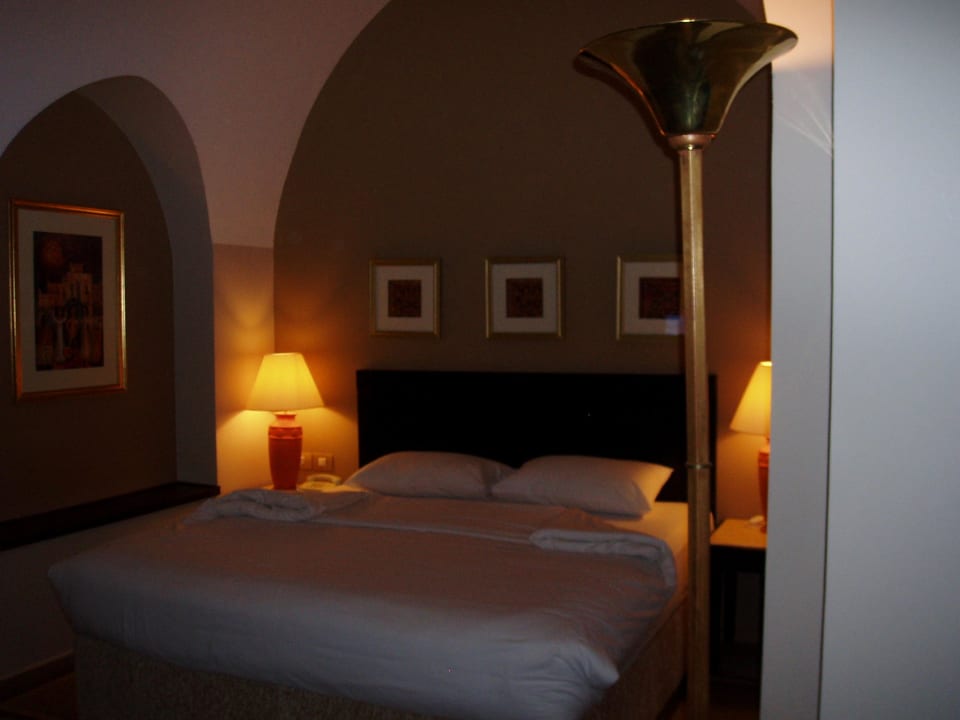 Sehr bequemes Bett in einem schönen Zimmer Steigenberger Coraya Beach - Adults only