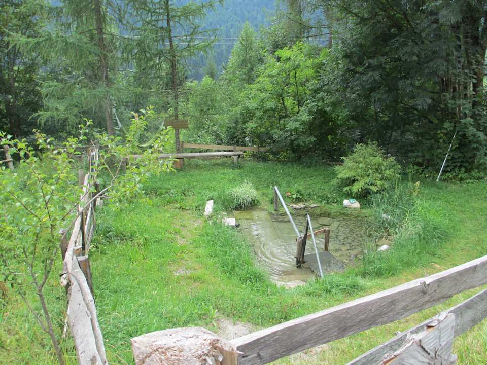 Kneipp Teich mit Eiskaltem Wasser Landhof Kreuzsalgut