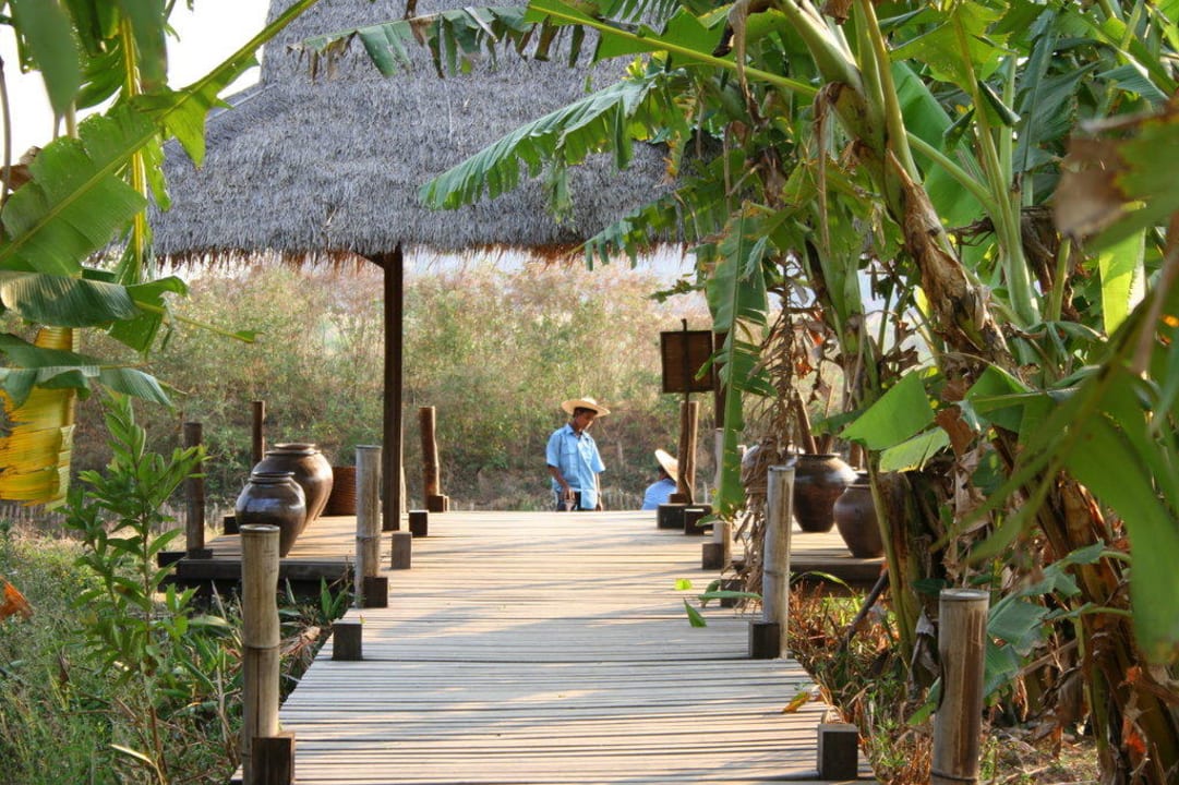 Bootsanleger im Garten des Hotels Hotel Inle Lake View Resort