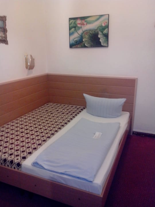 Durchgelegenes Bett Pension Messe am Funkturm