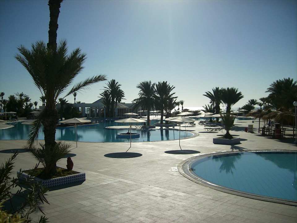 Hauptpool, es gibt noch zwei weitere direkt am Meer Hotel El Mouradi Djerba Menzel