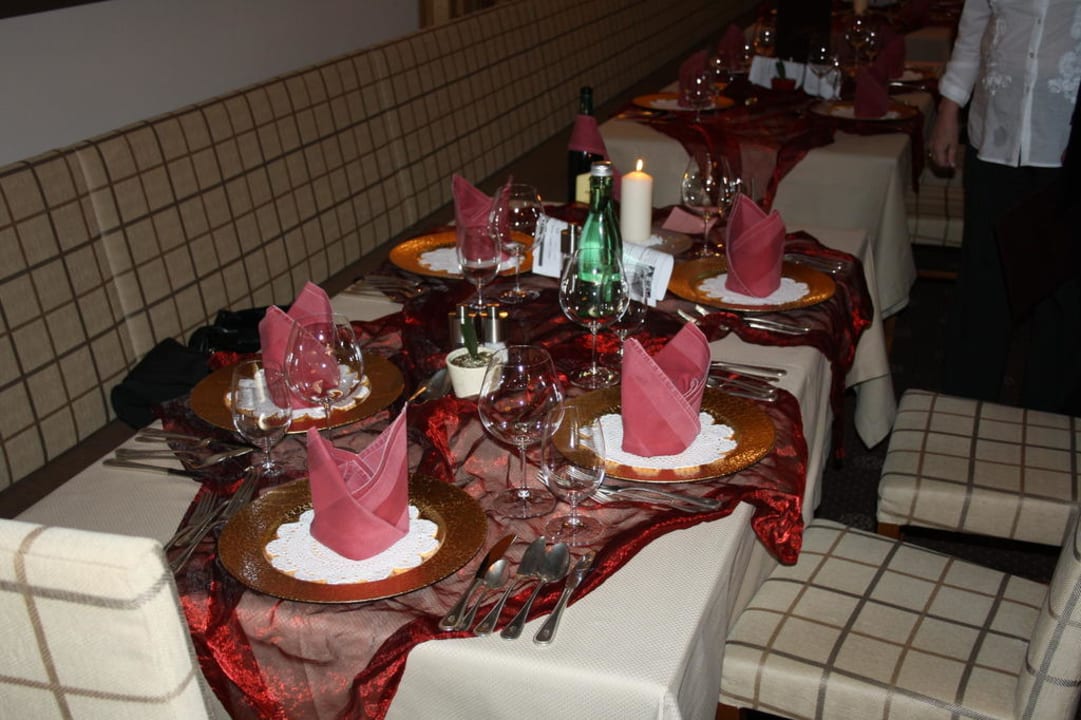Schön gedeckter Tisch am Abend! Hotel Jerzner Hof
