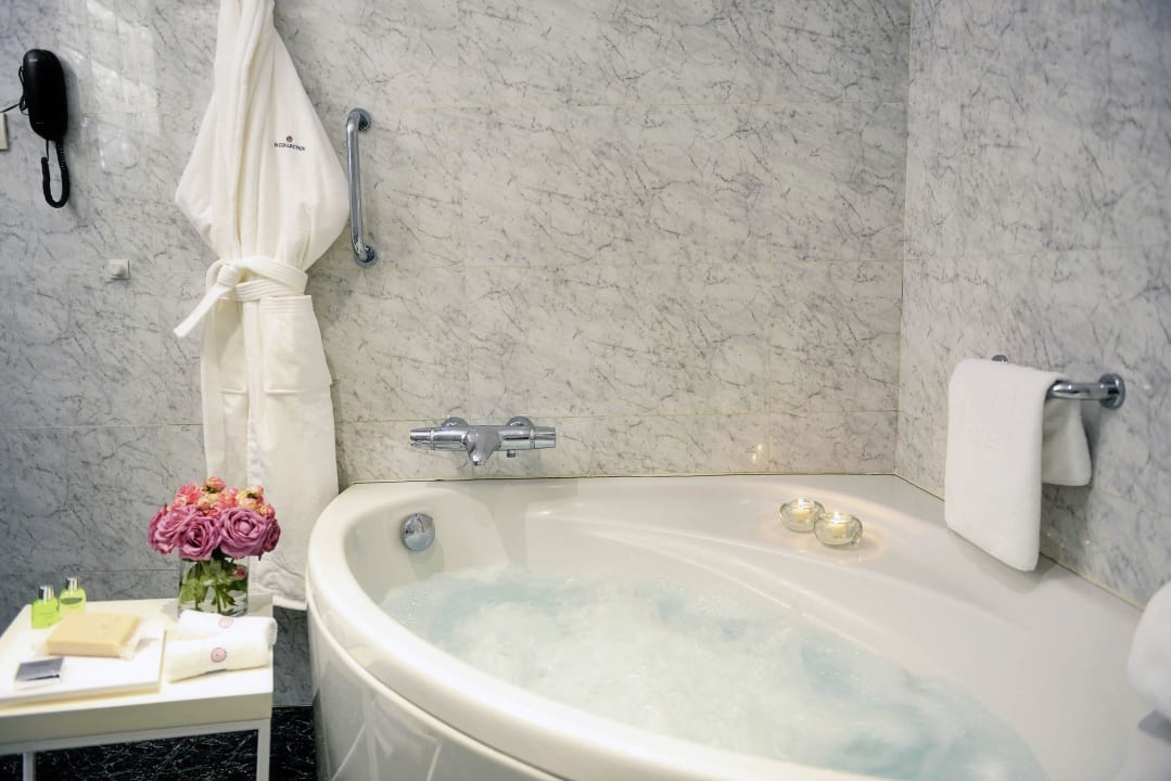 Bathroom NH Collection Villa de Bilbao