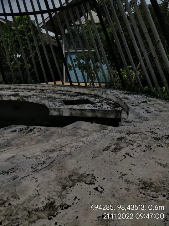 Pool Island Escape Burasari