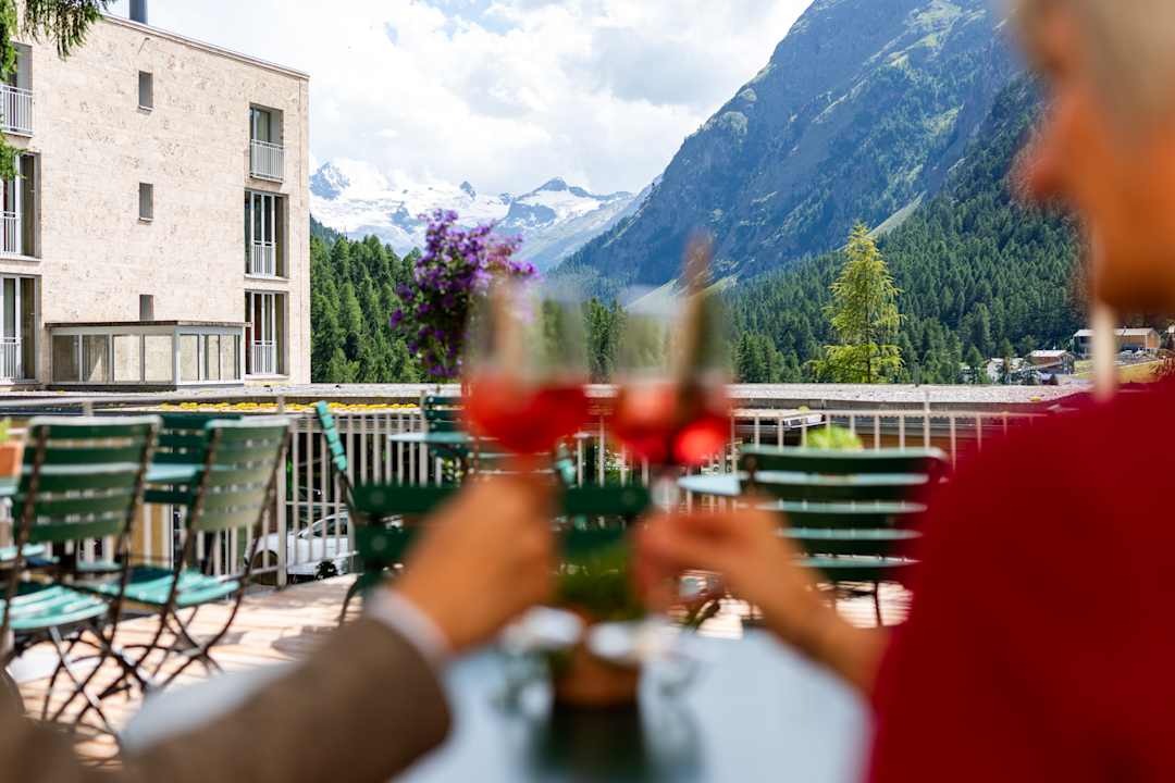 Außenansicht Hotel Saratz