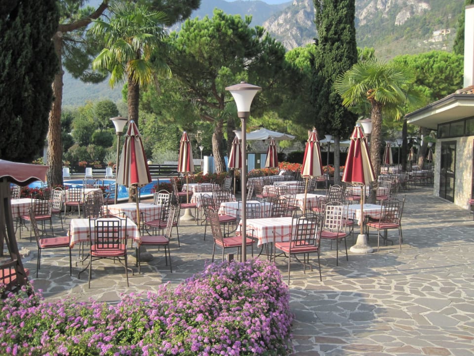 Pool mit Restaurant Hotel Caravel