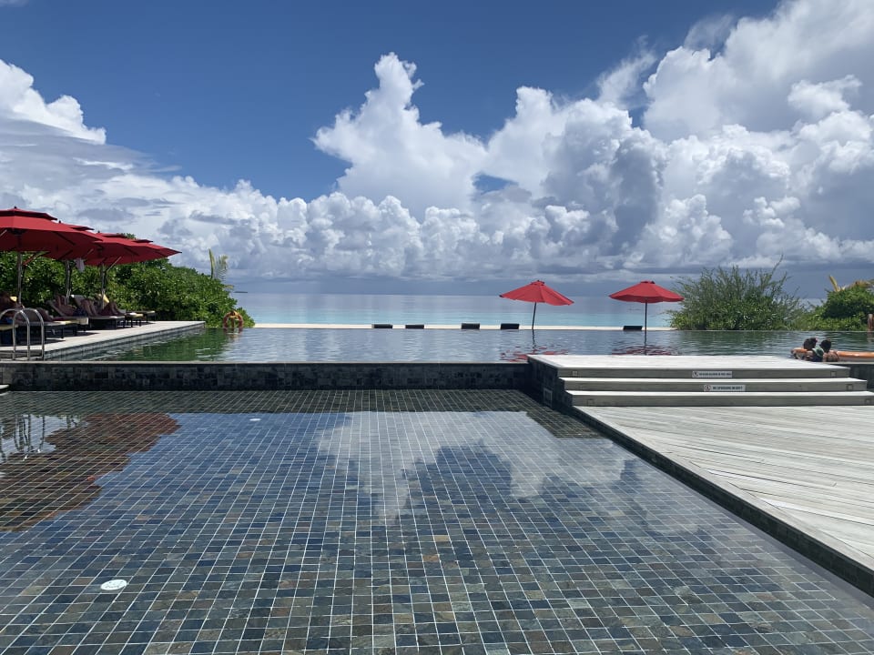 Pool NH Collection Maldives Havodda Resort