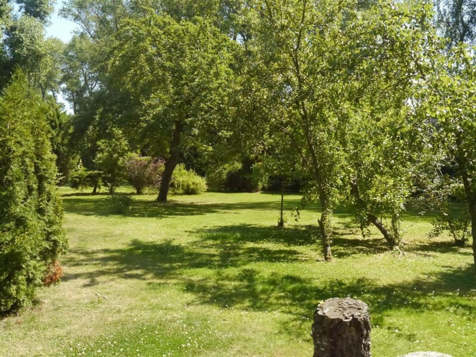 Grosser angrenzender Garten Appartements Pferdehof & Haus Bela