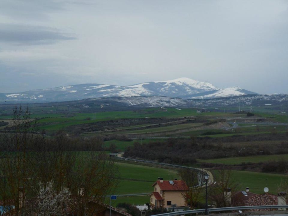 Die Berge lassen grüßen Hotel Parador de Argómaniz