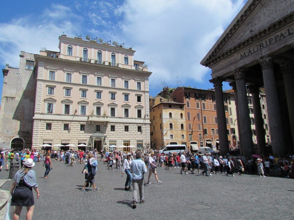 Piazza della Rotonda view Hotel Albergo del Senato