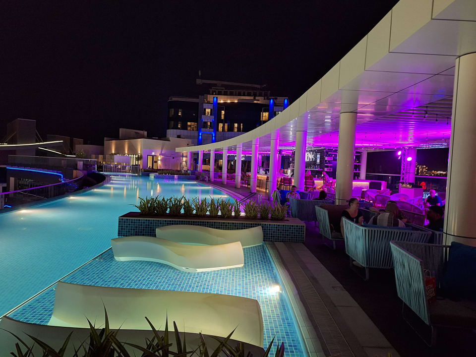 Pool NH Collection Dubai The Palm