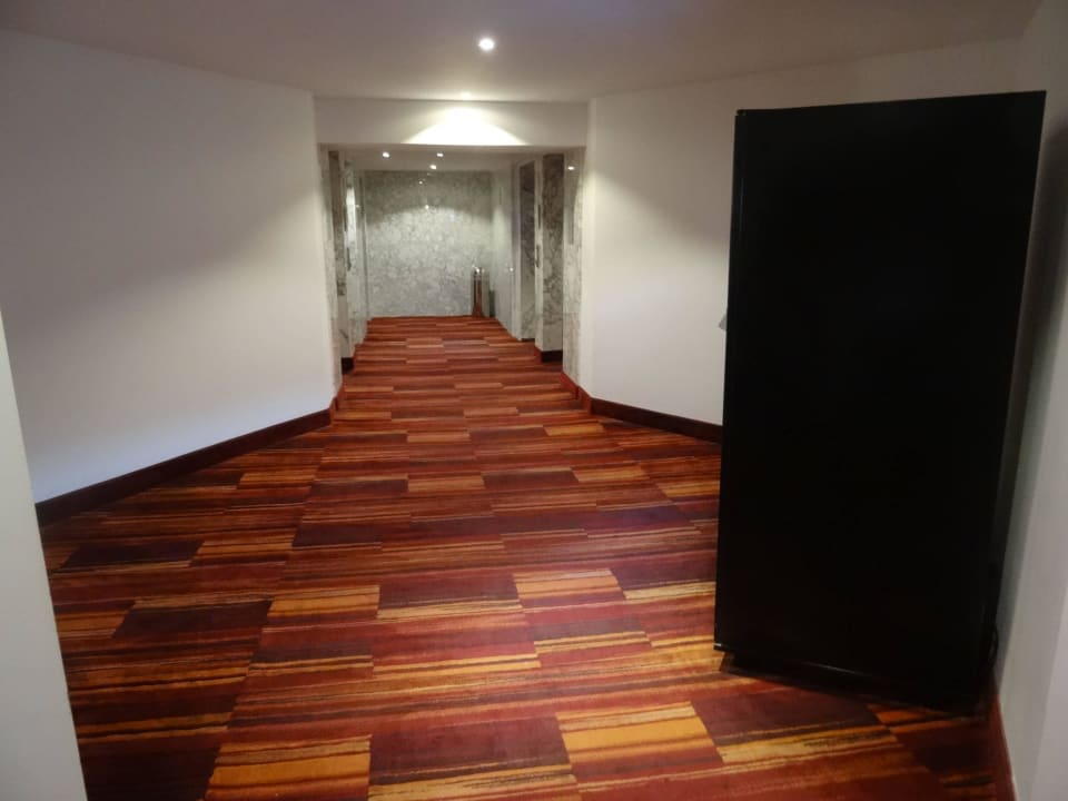 Lange Wege im Hotel db San Antonio Hotel + Spa