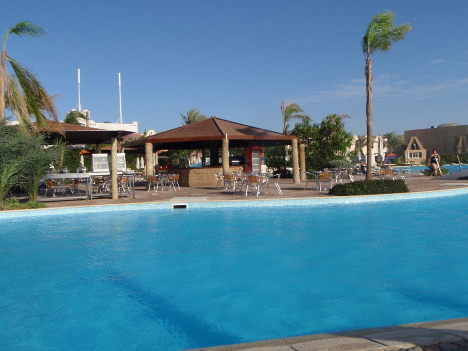 Pool und Poolbar Lexpress Prima Life Makadi Resort
