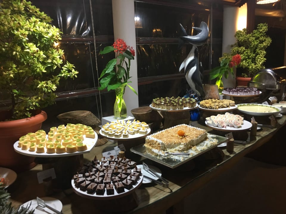 Buffet Angaga Island Resort