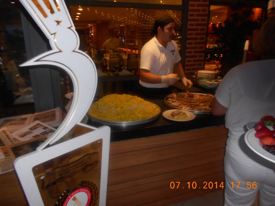 Kok maakt gerecht klaar Limak Limra Hotel & Resort