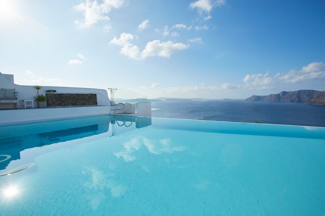 Pool La Perla Villas & Suites