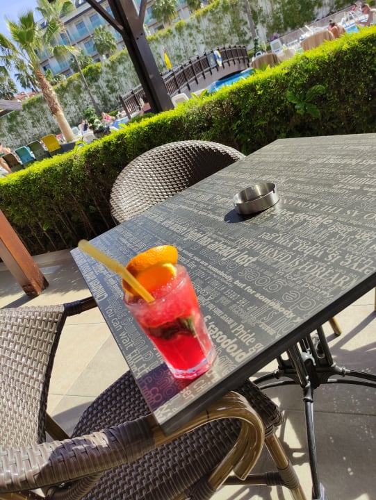 Pool Mary Hotel Side