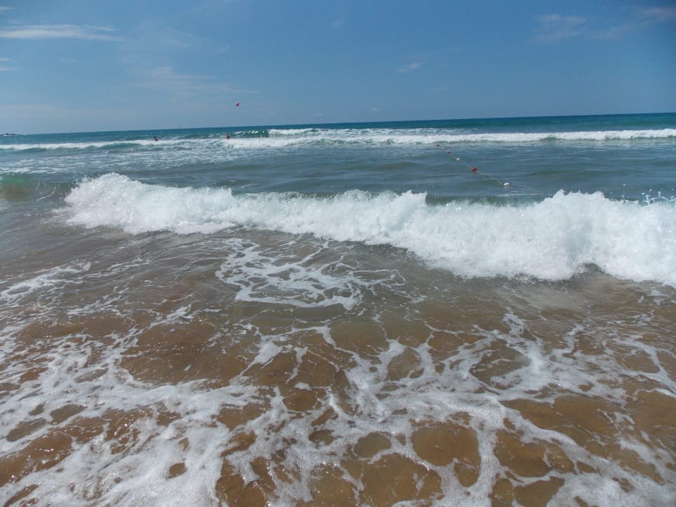 Пляж Aska Bayview Resort