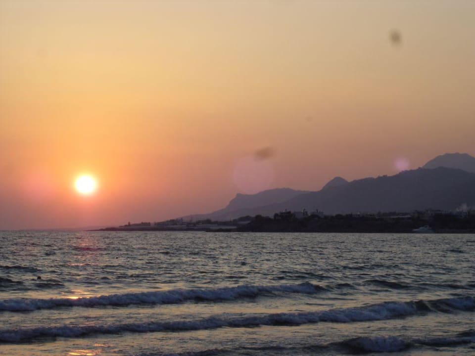 Sonnenuntergang am Strand Atlantica Mikri Poli Crete