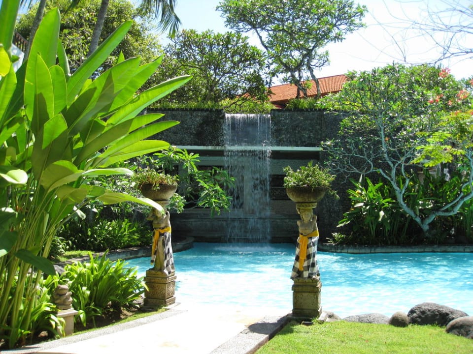 Wasserfall im Garten The Laguna A Luxury Collection Resort & Spa