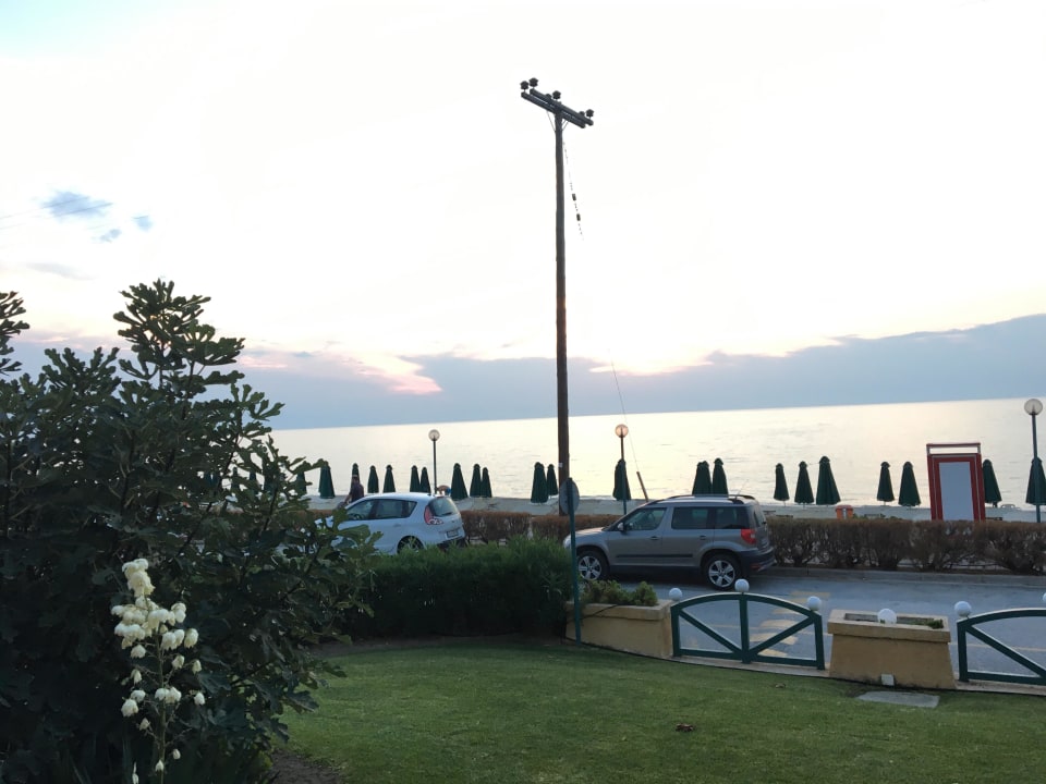 Sicht von der Terrasse beim Abendbrot Possidi Holidays Resort & Suite Hotel