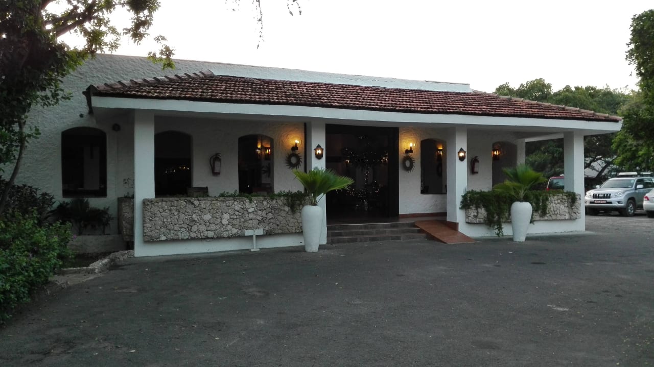 Eingang zur Rezeption Hotel Diani Sea Lodge