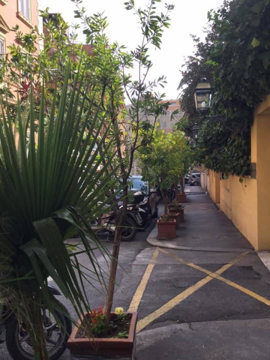 Street  Hotel La Residenza