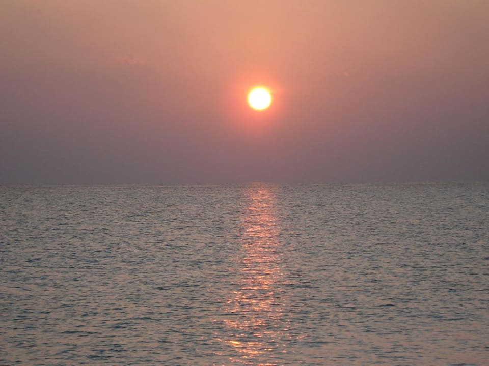 Sonnenuntergang vom Ende der Sandbank aus gesehen Kuramathi Maldives