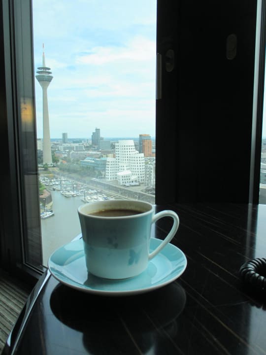 Ausblick auf den Rheinturm Hotel Hyatt Regency Düsseldorf