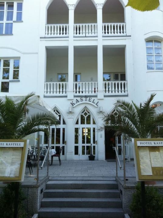 Der Eingang zum Hotel Kastell Ferienwohnungen Haus Kastell