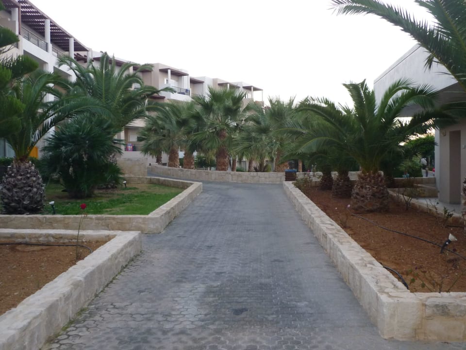 Auf dem Weg zum Abendessen Grand Hotel Holiday Resort